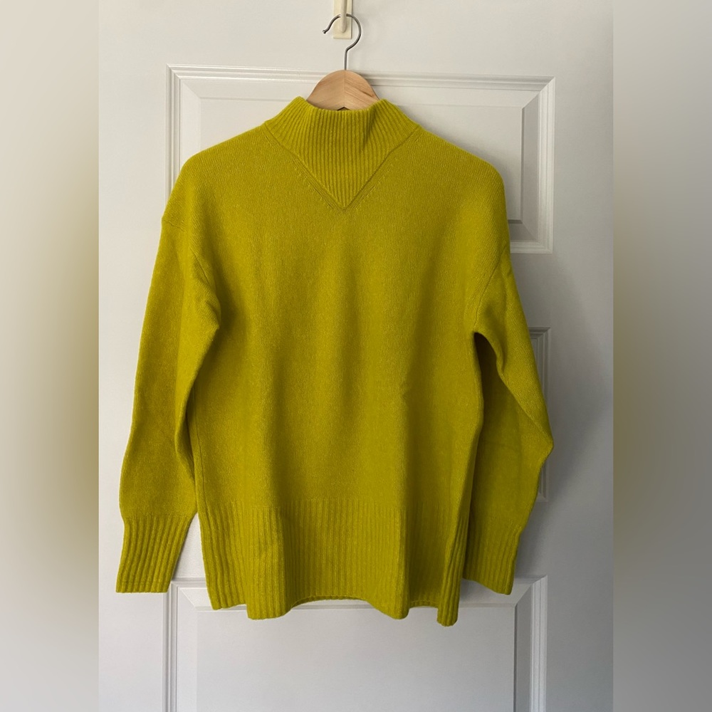 Everlane cozy stretch pullover in color key lime. Size XXS